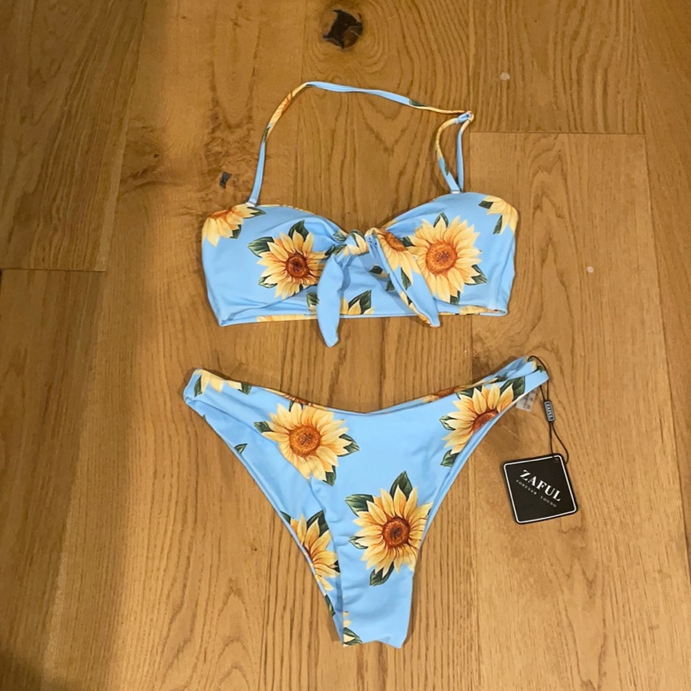 Blue sunflower bikini 👙🌻